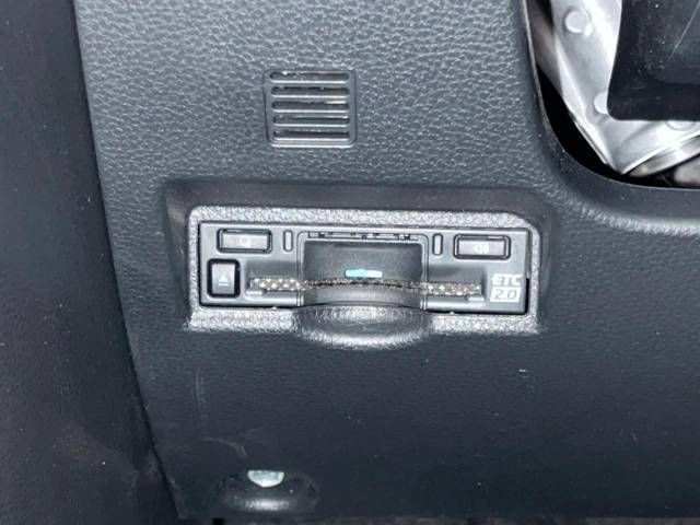 Toyota VOXY 2023-05 181675-7
