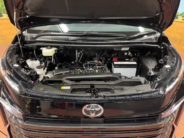 Toyota VOXY 2023-05 181675-19