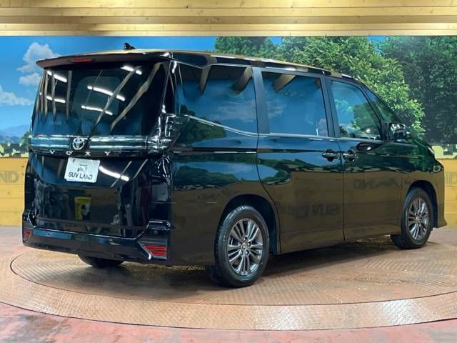 Toyota VOXY 2023-05 181675-18