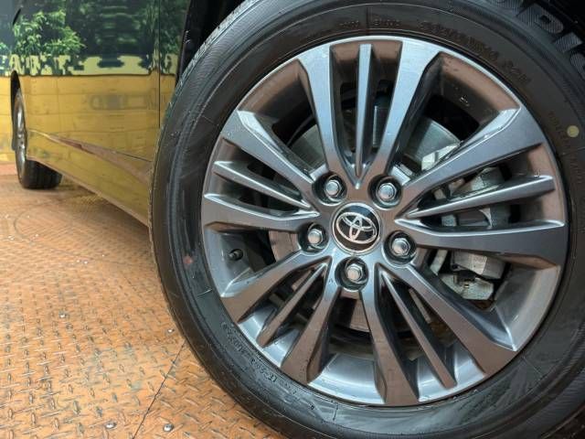 Toyota VOXY 2023-05 181675-14