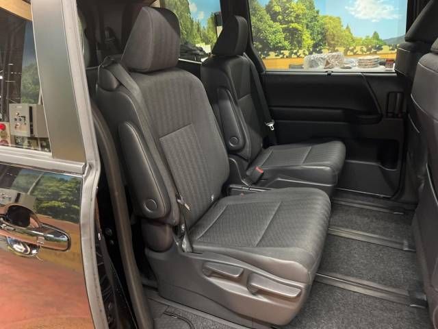 Toyota VOXY 2023-05 181675-9