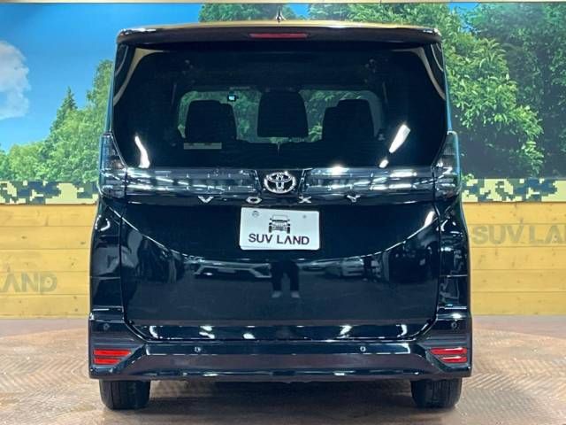 Toyota VOXY 2023-05 181675-16