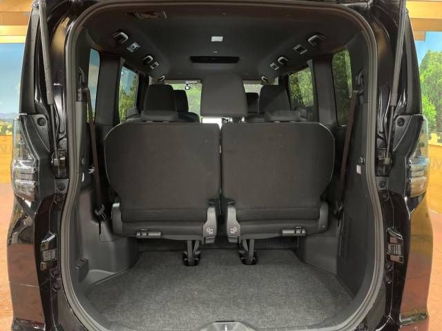 Toyota VOXY 2023-05 181675-11