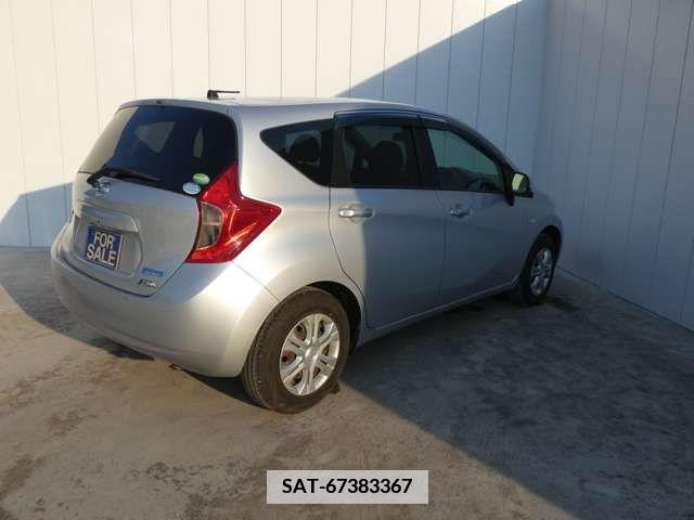 Nissan NOTE 2013-02 352112-7