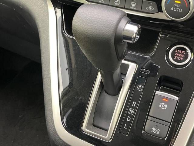 Nissan SERENA 2017-11 194933-19