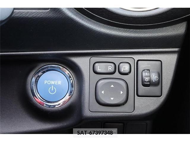 Toyota AQUA 2013-12 213748-8