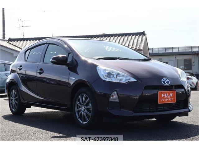 Toyota AQUA 2013-12 213748-2