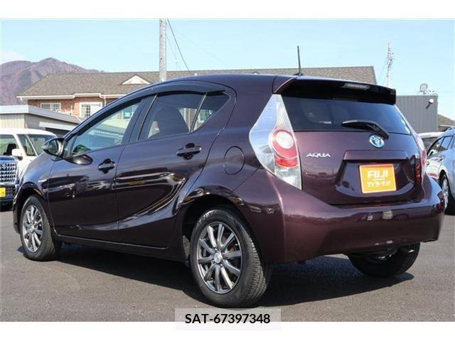 Toyota AQUA 2013-12 213748-1