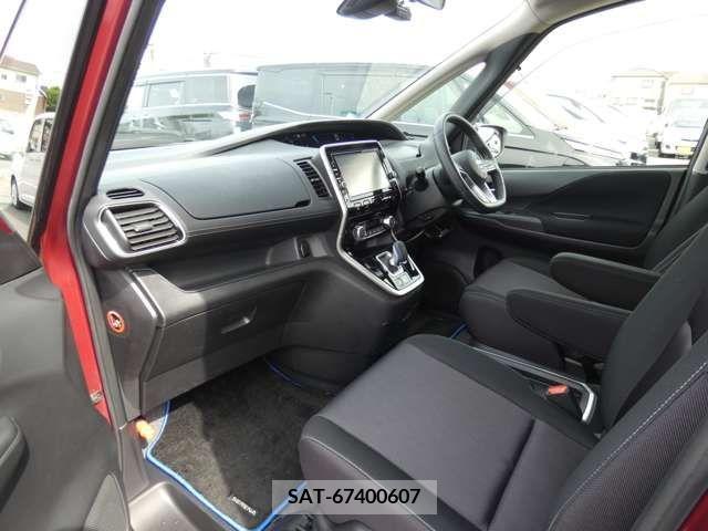 Nissan SERENA 2019-01 378921-23