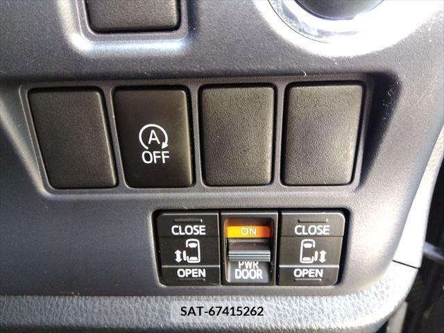 Toyota VOXY 2015-08 370359-25