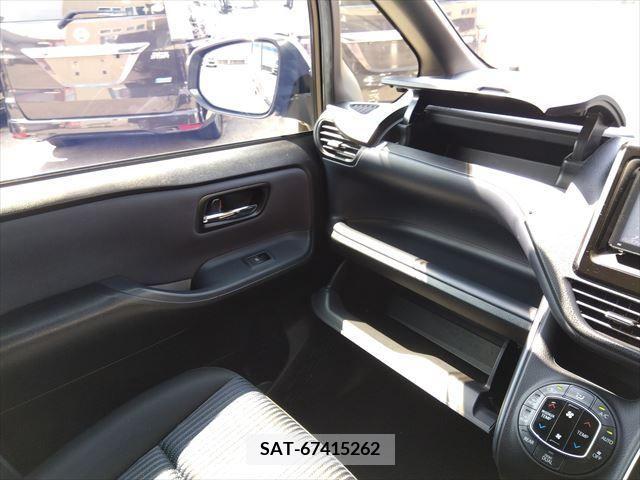 Toyota VOXY 2015-08 370359-20