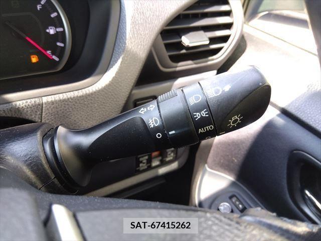 Toyota VOXY 2015-08 370359-23