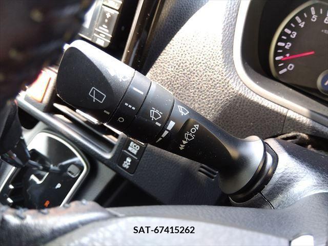 Toyota VOXY 2015-08 370359-22