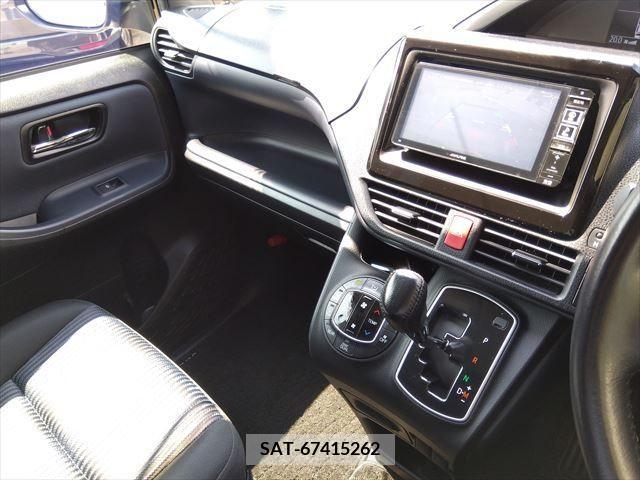 Toyota VOXY 2015-08 370359-16