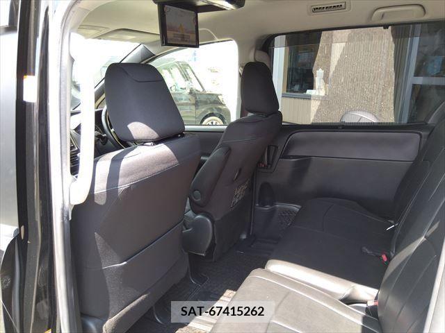 Toyota VOXY 2015-08 370359-12