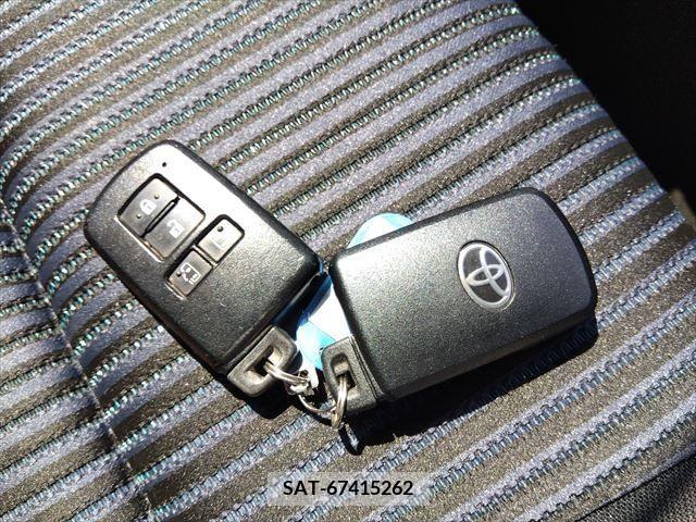 Toyota VOXY 2015-08 370359-27