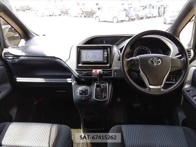 Toyota VOXY 2015-08 370359-9