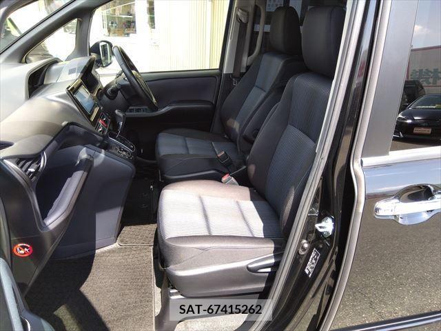 Toyota VOXY 2015-08 370359-11