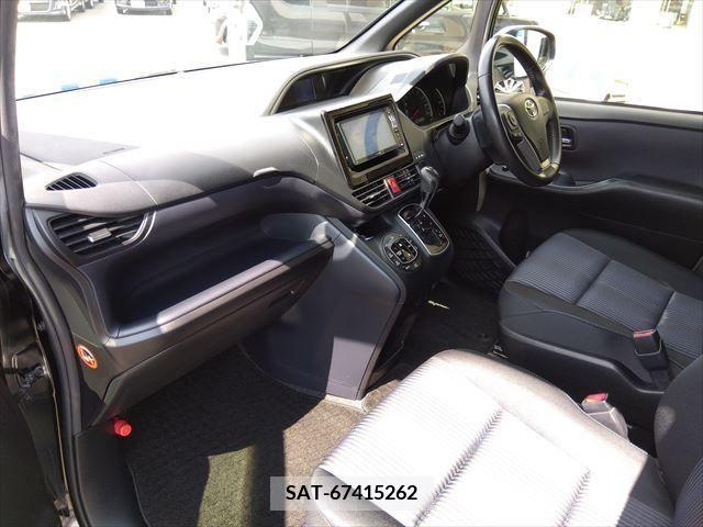 Toyota VOXY 2015-08 370359-10