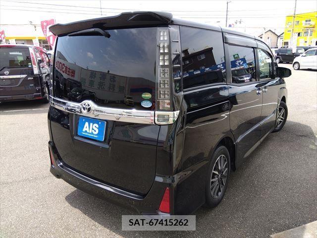 Toyota VOXY 2015-08 370359-2