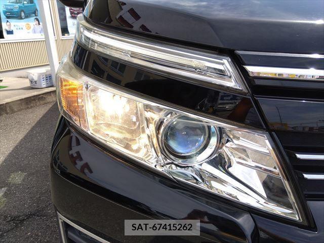 Toyota VOXY 2015-08 370359-3