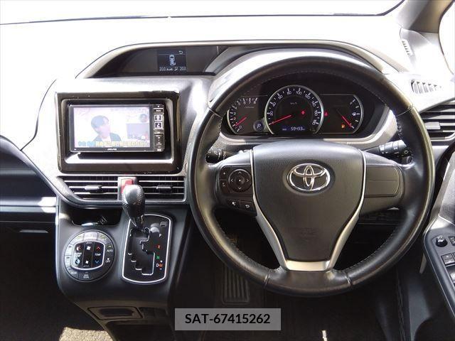 Toyota VOXY 2015-08 370359-1