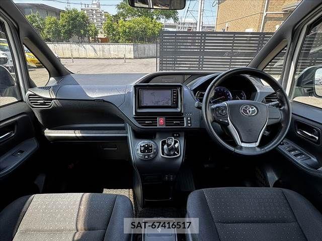 Toyota VOXY 2014-10 289075-1