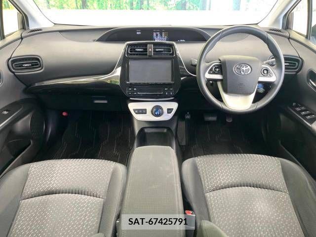 Toyota PRIUS 2017-06 322278-1