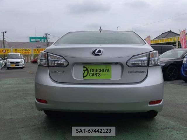 Lexus HS 2012-01 299788-9