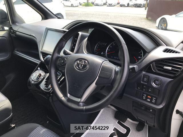 Toyota VOXY 2016-11 394938-8