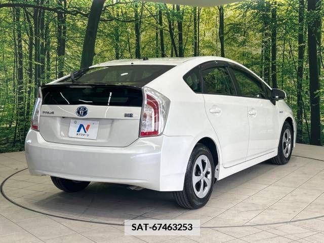 Toyota PRIUS 2015-09 340038-17