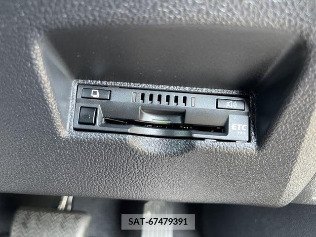 Toyota PRIUS 2019-11 322448-9
