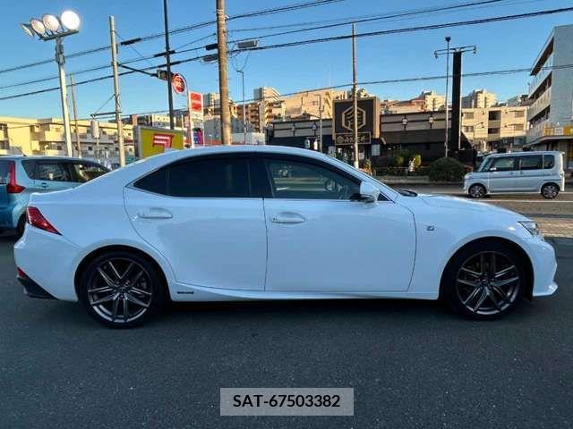Lexus IS 2013-12 208930-3
