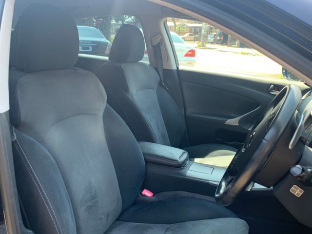 Lexus IS 2010-01 2629-4