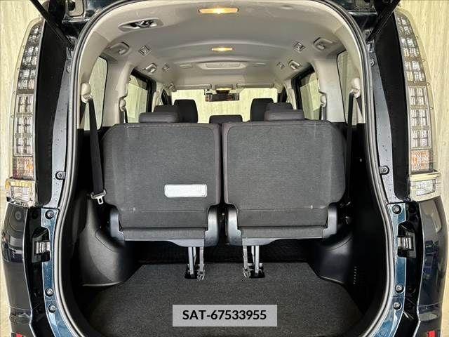 Toyota VOXY 2016-10 370339-16