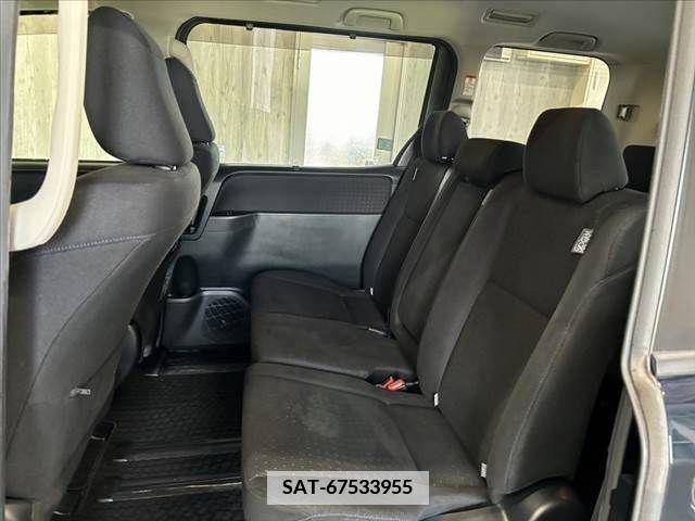 Toyota VOXY 2016-10 370339-15