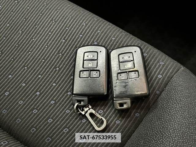 Toyota VOXY 2016-10 370339-6
