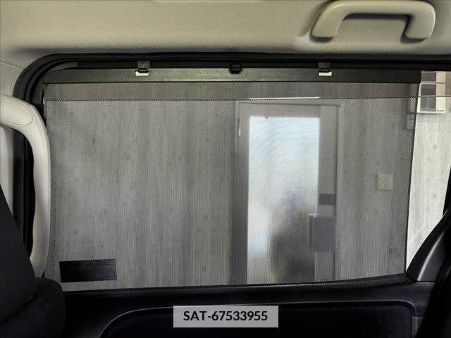 Toyota VOXY 2016-10 370339-29