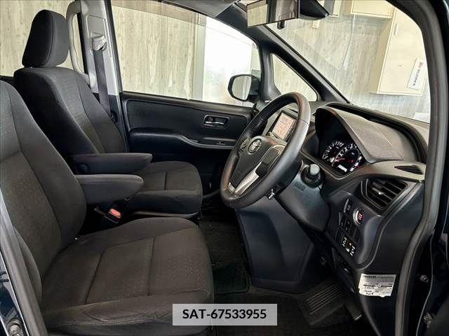 Toyota VOXY 2016-10 370339-14