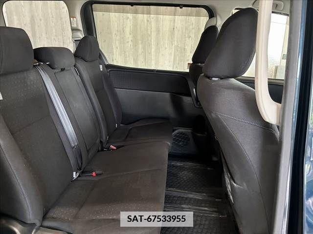 Toyota VOXY 2016-10 370339-21