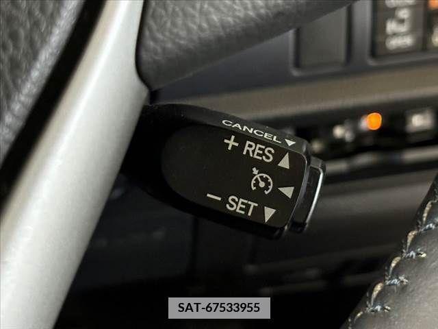 Toyota VOXY 2016-10 370339-5