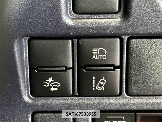 Toyota VOXY 2016-10 370339-3
