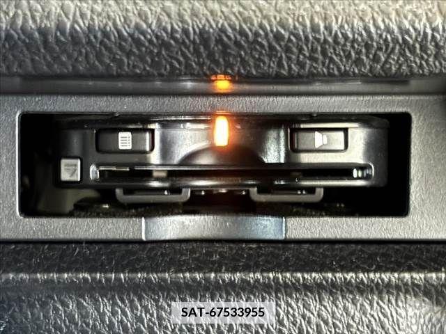 Toyota VOXY 2016-10 370339-27