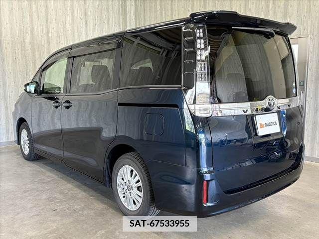 Toyota VOXY 2016-10 370339-12