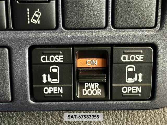 Toyota VOXY 2016-10 370339-2