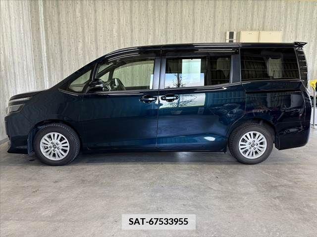 Toyota VOXY 2016-10 370339-11