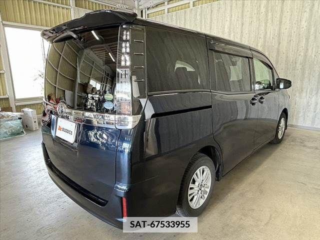 Toyota VOXY 2016-10 370339-20
