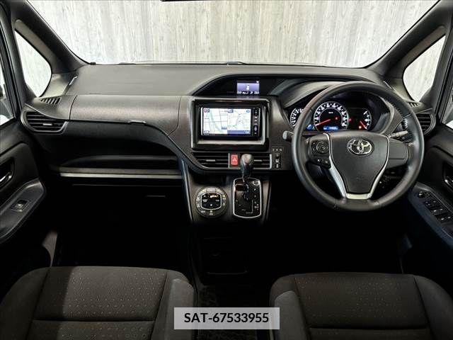 Toyota VOXY 2016-10 370339-1