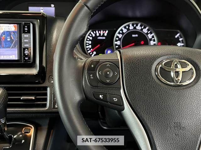Toyota VOXY 2016-10 370339-19