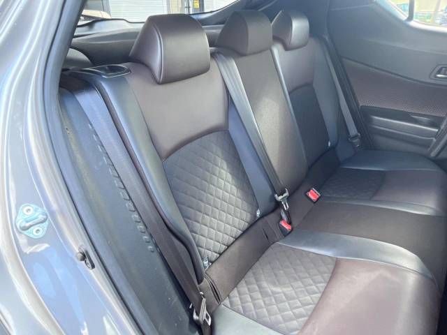 Toyota C-HR 2017-01 189909-10
